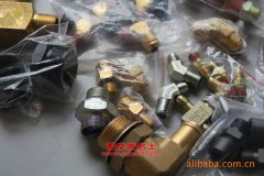 威騰BWG5240XXY廂式運輸車用的康明斯C245 20發動機的配件及維修